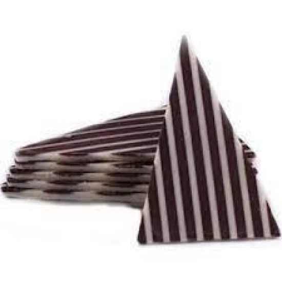 BARLO ÇİZGİLİ ÜÇGEN (1 KG) BARLO ÇİZGİLİ ÜÇGEN (1 KG)